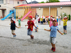 なわとびも上手です「れんぞく20回とべたよ!!」